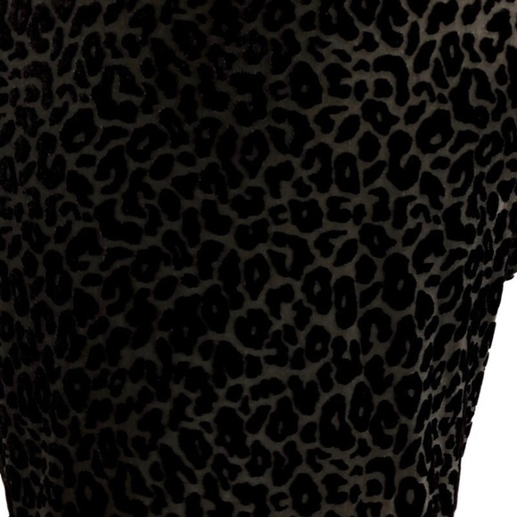 WILLOW & CLAY Black Velour Peplum Animal Print Top Size L - Picture 6 of 8